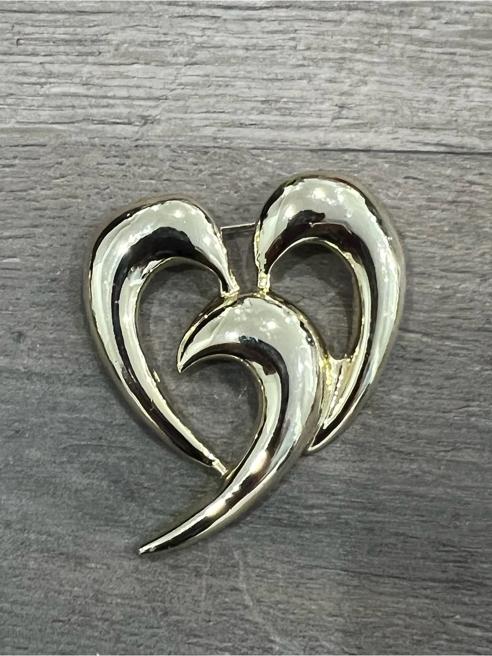 Silver Heart Wave Brooch - Silver